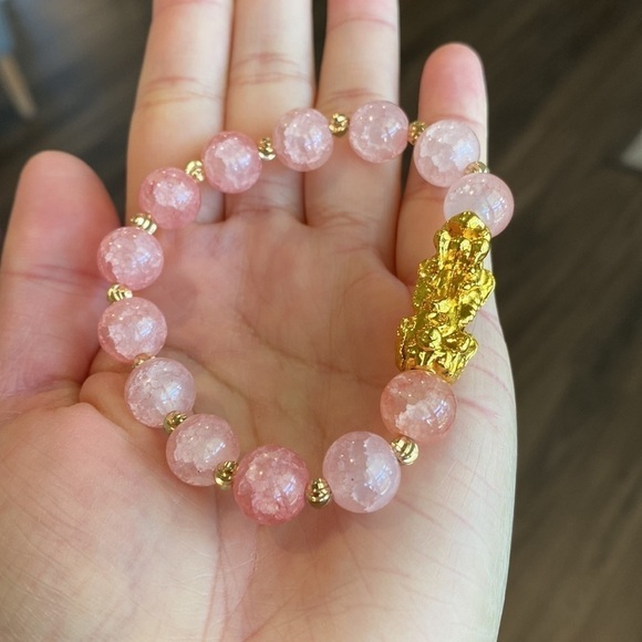 Light Pink Glass Beads Wealth Bracelet with Pixiu Pendent - Picture 6 of 6